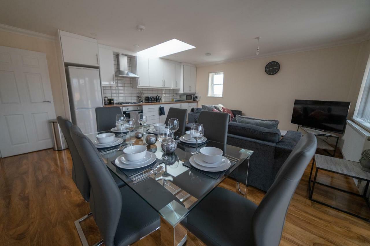 The Coach House - London Heathrow Serviced Apartments Stanwell Extérieur photo