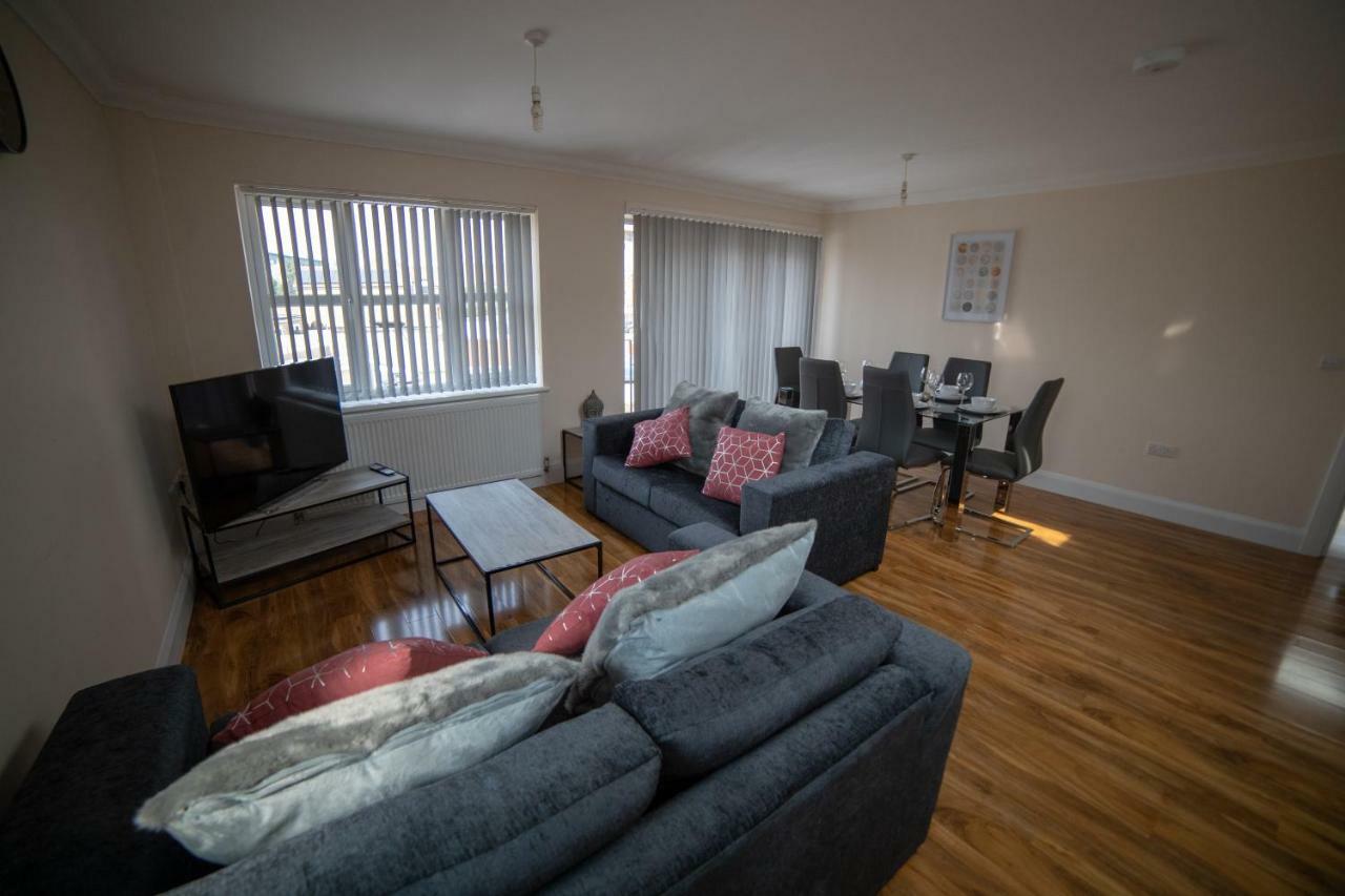 The Coach House - London Heathrow Serviced Apartments Stanwell Extérieur photo