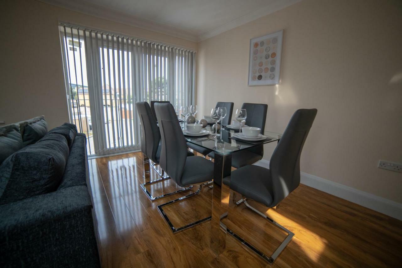 The Coach House - London Heathrow Serviced Apartments Stanwell Extérieur photo